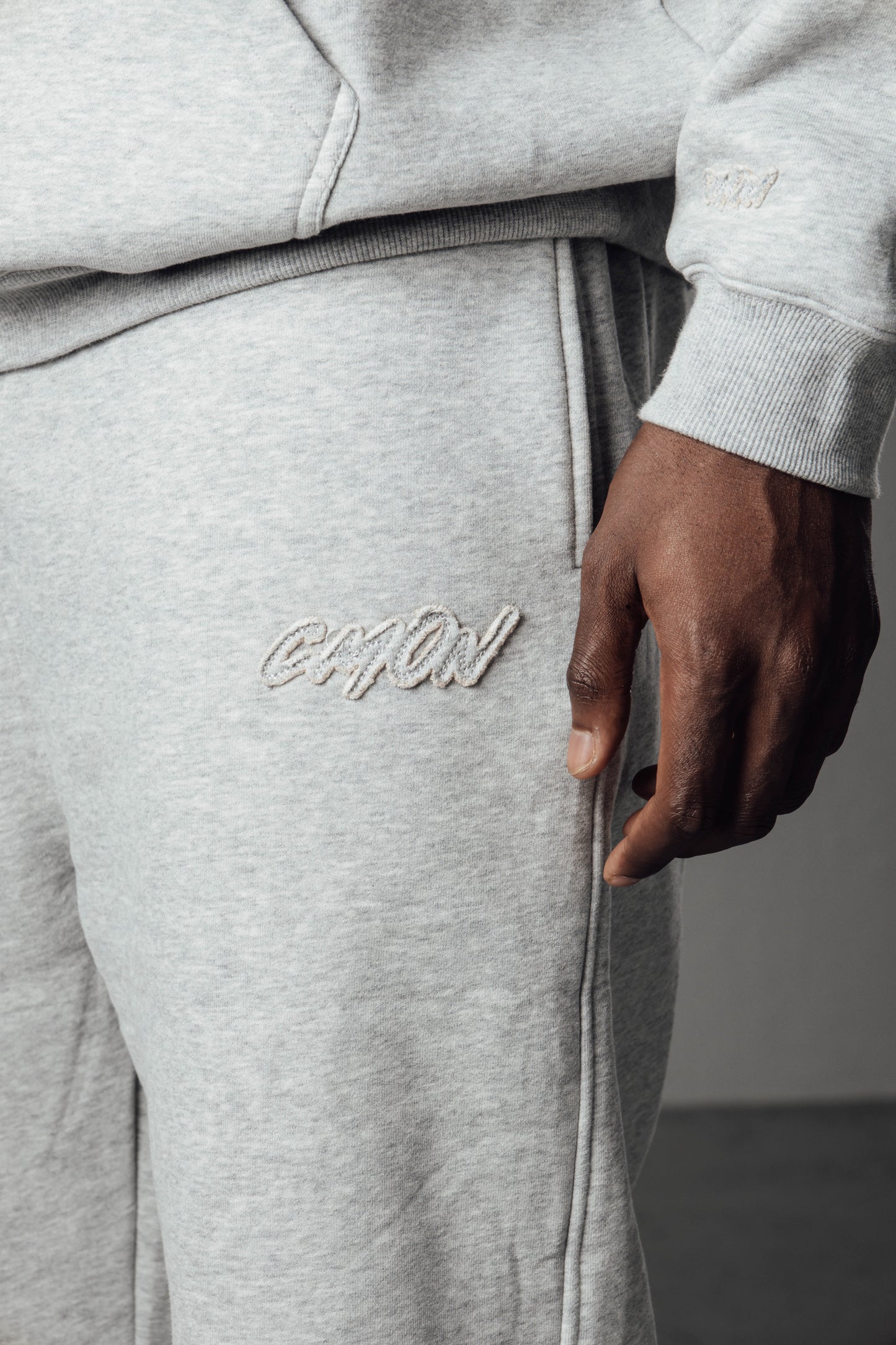 GREY SIGNATURE JOGGER