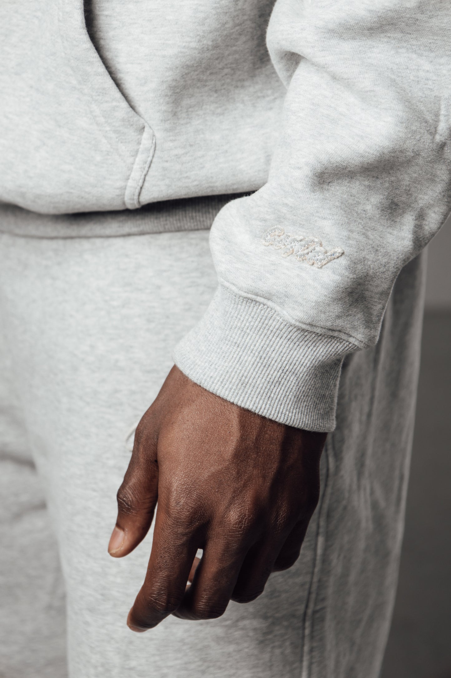 GREY SIGNATURE JOGGER